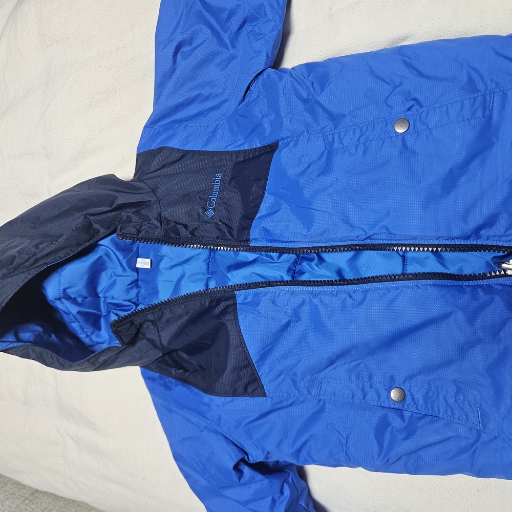 Columbia Blue Puffer Jacket with Hood and Water-Resistant Material